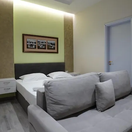 Azura Durrës
